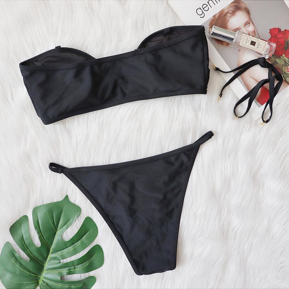 Nuevo bikini sexy con accesorios de metal, traje de baño ahuecado, top de tubo de color liso, traje de baño para mujer