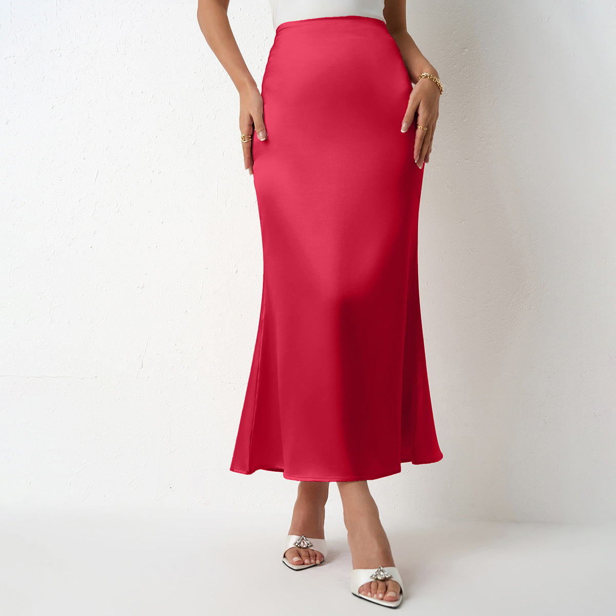 Jupe fourreau mi-longue en satin satiné coupe sirène, collection printemps-été femme
