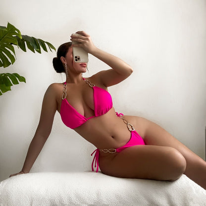 Bikini dividido con aro metálico y diamantes atados en color sólido
