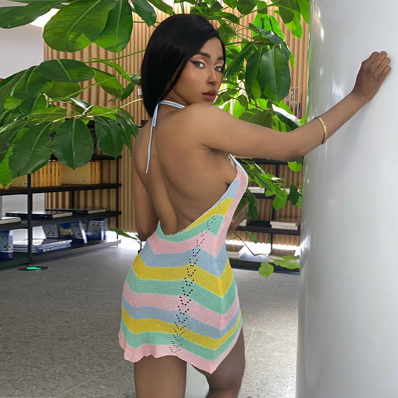 Robe courte sexy en laine pour femme, à rayures ondulées et couleurs contrastées, dos nu, décolleté ajouré, bretelles dos nu et découpes.