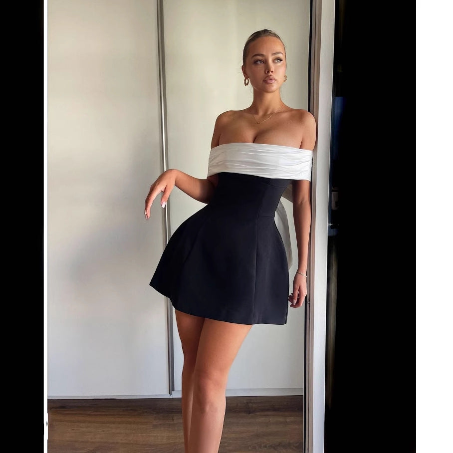 Vestido de primavera-verano con hombros descubiertos, color blanco y negro en contraste, cintura ajustada y diseño swing con lazo