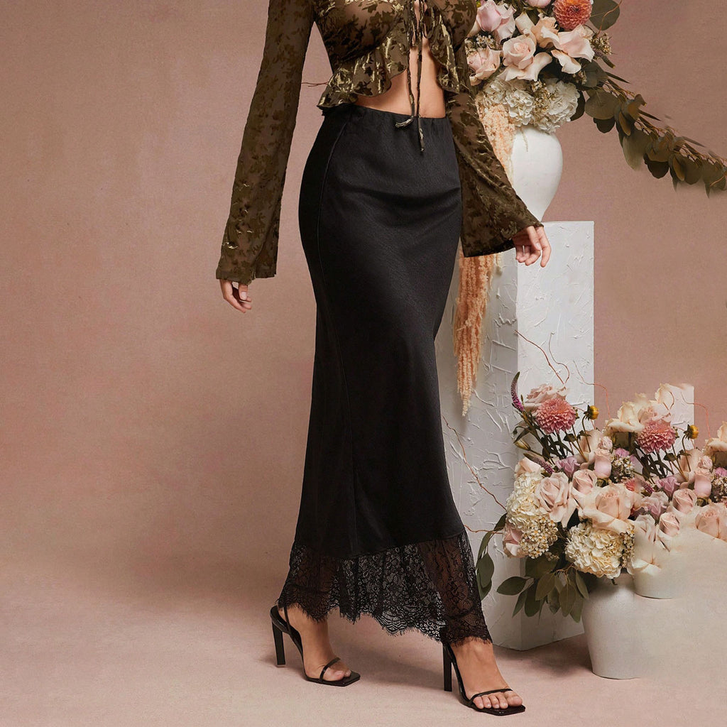 Jupe en satin avec dentelle et coutures apparentes, style mondain, vêtements pour femmes.