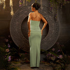 Vestido maxi sexy de verano con escote en V profundo y plisado de color liso.