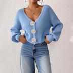 Pull court en maille pour femme, style hipster, crocheté à la main, avec boutons décoratifs floraux et manteau court.