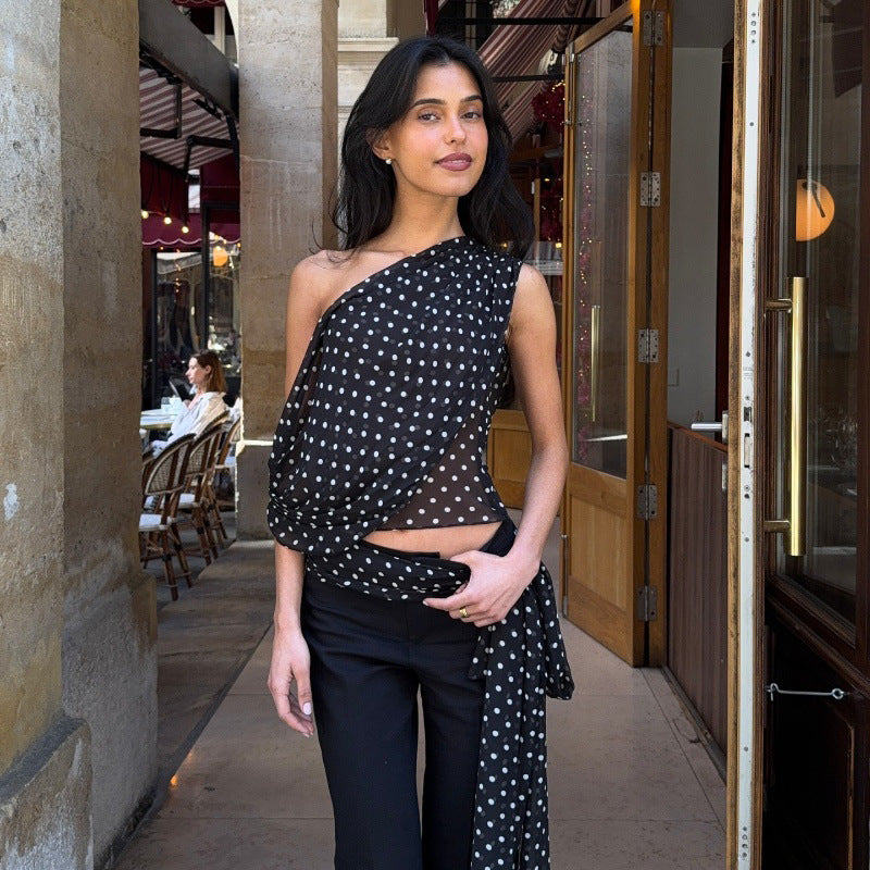 Haut asymétrique sexy à pois en mousseline transparente à col diagonal pour femme