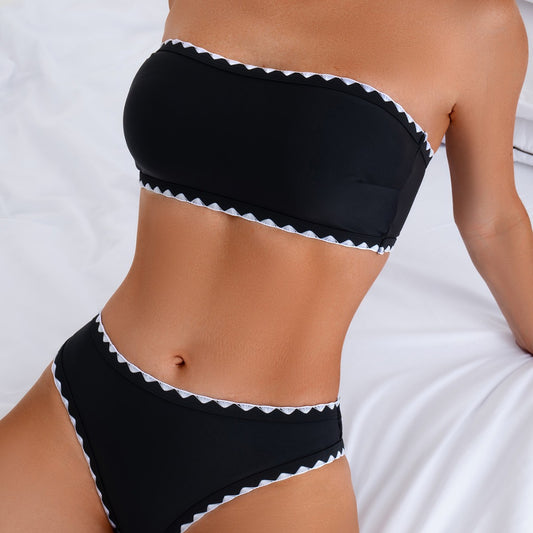 Traje de baño de verano para mujer con parte superior de tubo dividido y espalda descubierta.