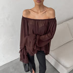 Haut ample et sexy à épaules dénudées, style rétro automne-hiver, en mousseline marron, col bateau, élégant et sexy. Chemise à volants.