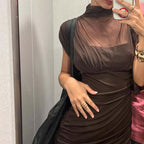 Robe maxi sexy mondaine à taille cintrée, coutures ajustées, effet vaporeux et hanches apparentes pour femme
