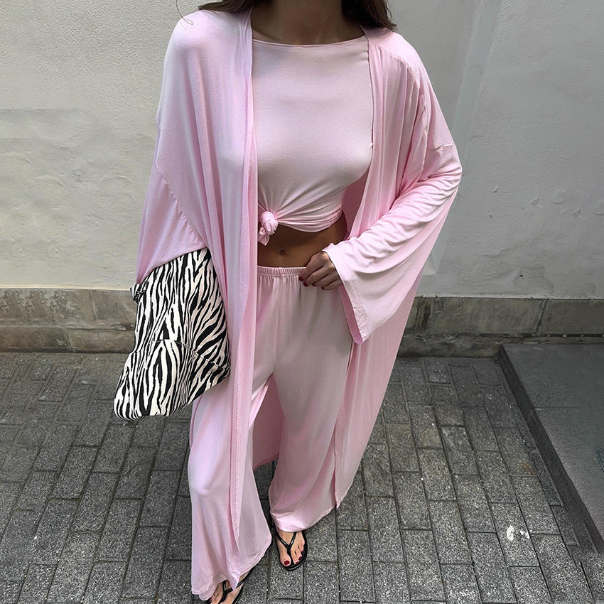 Pijama de verano de tres piezas de punto de color liso con parte superior y pantalones holgados y cómodos para usar en casa.