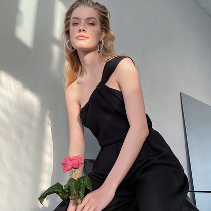 Chaleco de primavera sexy con hombros oblicuos y base de satén, top azul claro a la moda, ideal para ropa de abrigo de mujer.