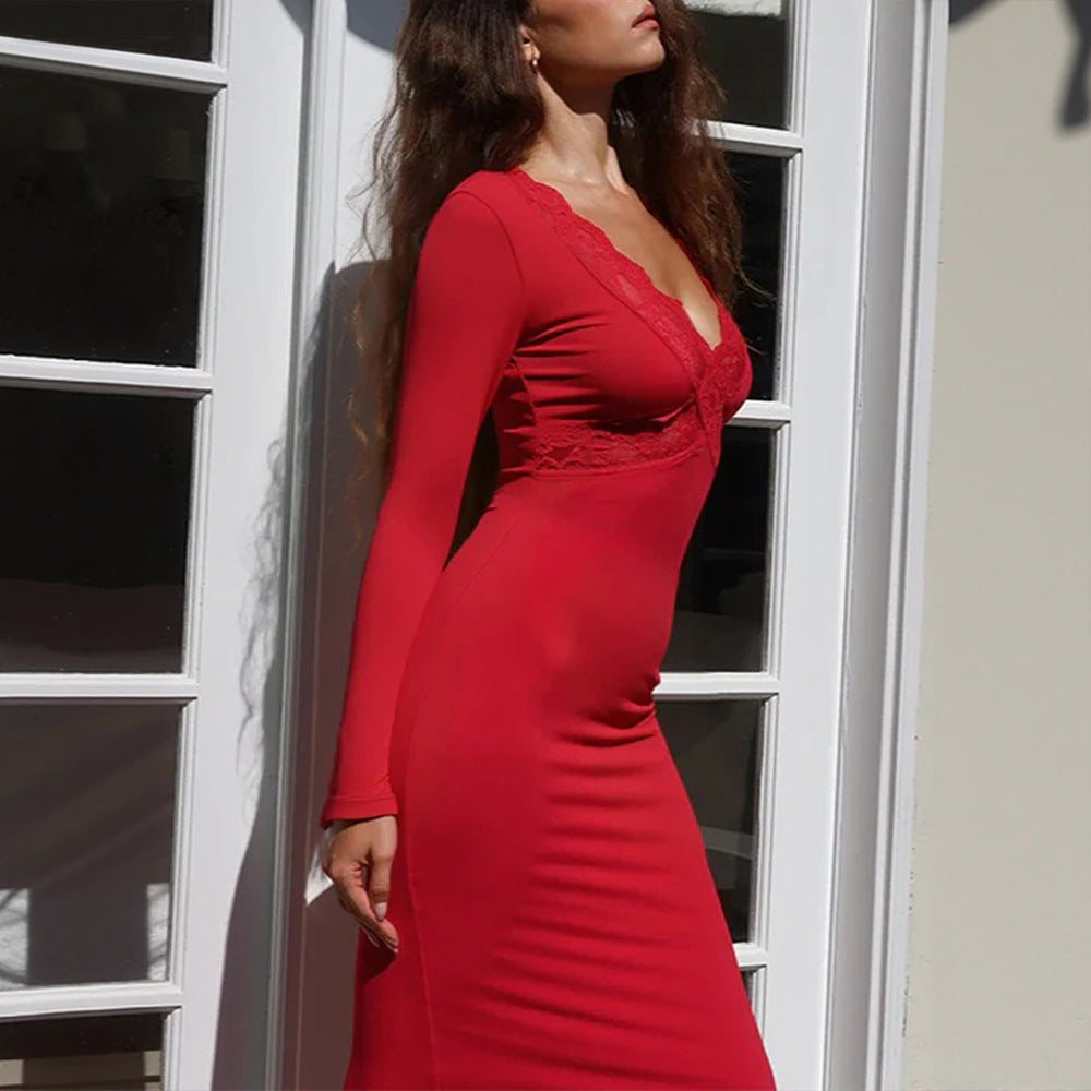 Robe fourreau sirène rouge à col en V, manches longues et dentelle, coupe ajustée. Élégante et sexy.