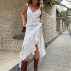 Robe sexy dos nu à ourlet asymétrique et coupe irrégulière, style français, ornée de dentelle et sans manches.