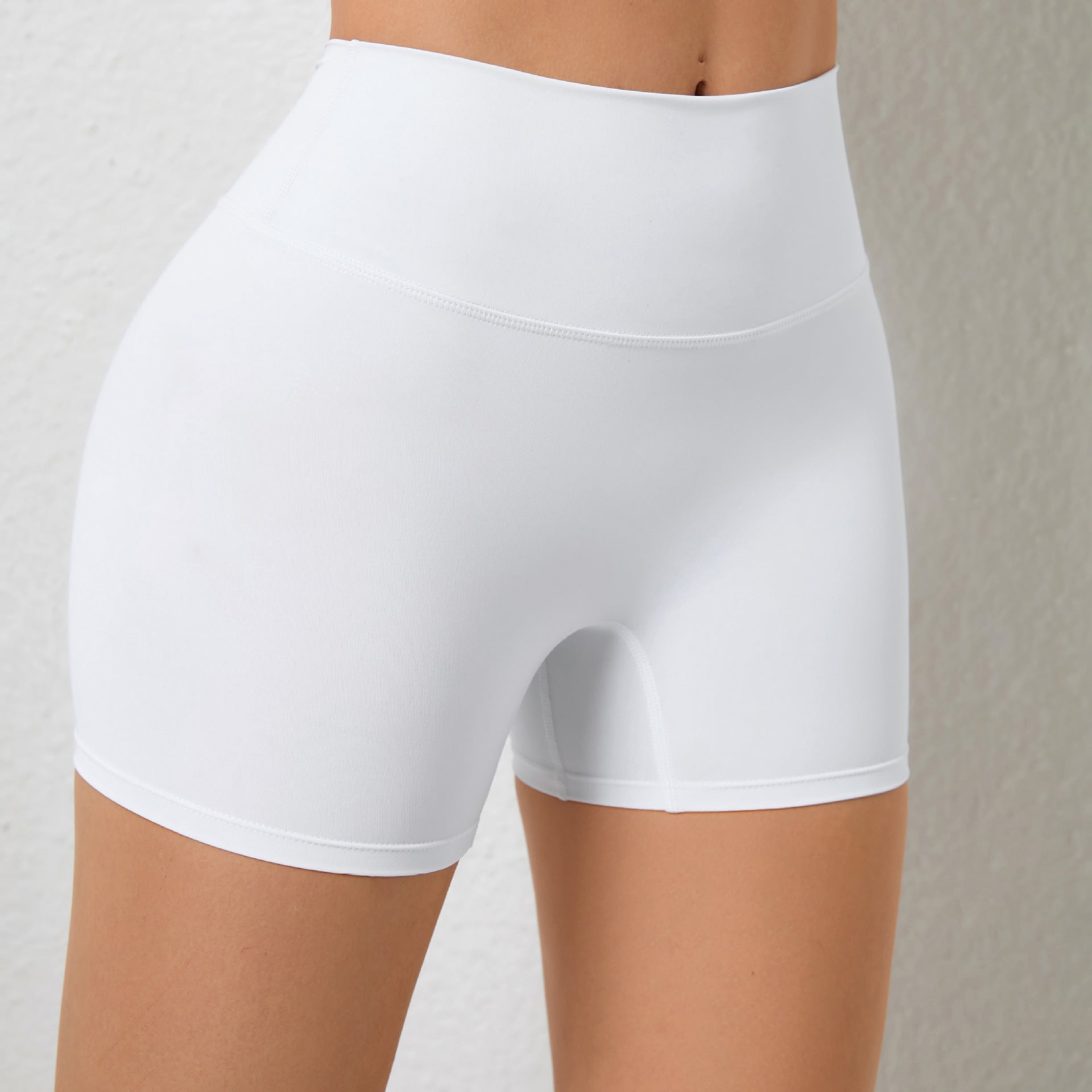 Short de yoga taille haute élastique pour femme, effet pêche, taille haute, idéal pour la course et le sport. Short moulant sans coutures.