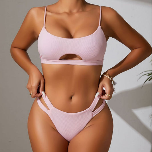 Bikini de dos piezas con recortes sexys de color liso y rayas hundidas