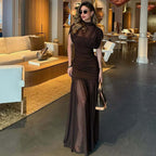 Robe maxi sexy mondaine à taille cintrée, coutures ajustées, effet vaporeux et hanches apparentes pour femme