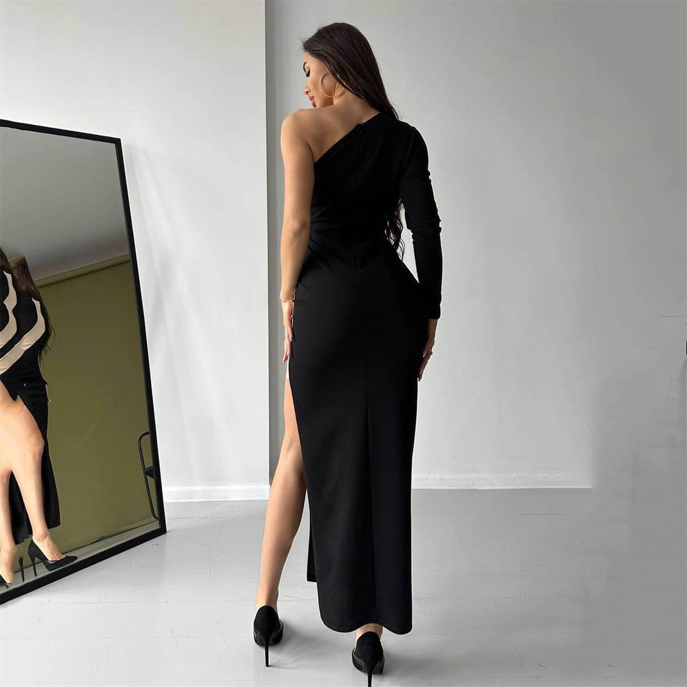 Vestido midi sexy con cuello en diagonal y manga corta para mujer, con costuras de malla y abertura.