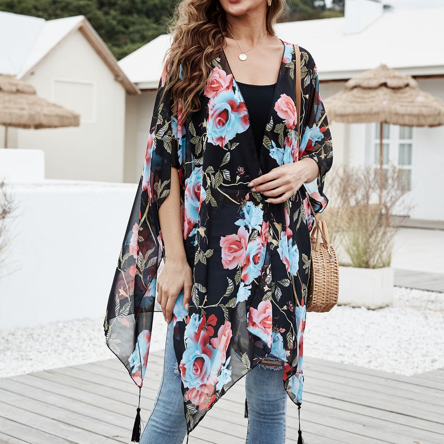 Blusa informal de primavera y verano a prueba de sol con borlas, estampado de rosas azules y rosas, de longitud media, a prueba de sol.