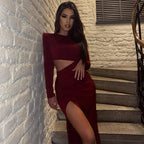Elegante vestido ajustado rojo retro de manga larga con cuello redondo y aberturas para mujer