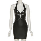 Vestido de verano de piel sintética ajustado con escote halter, espalda descubierta y aberturas laterales para mujer
