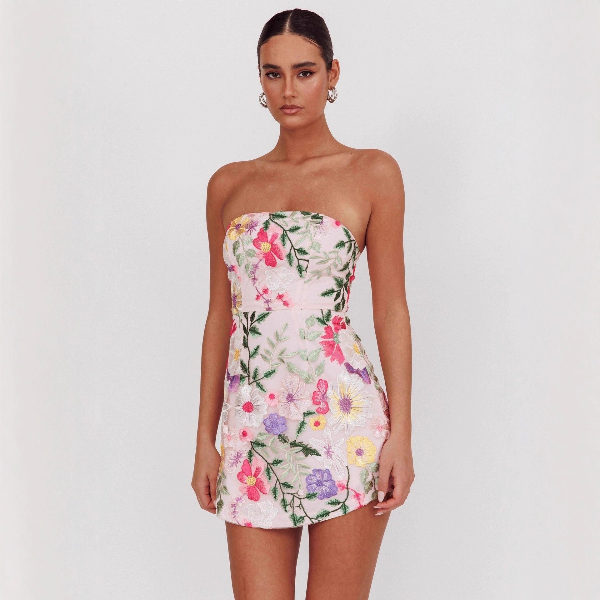 Vestido Bandeau corto ajustado con tirantes y estampado floral para mujer