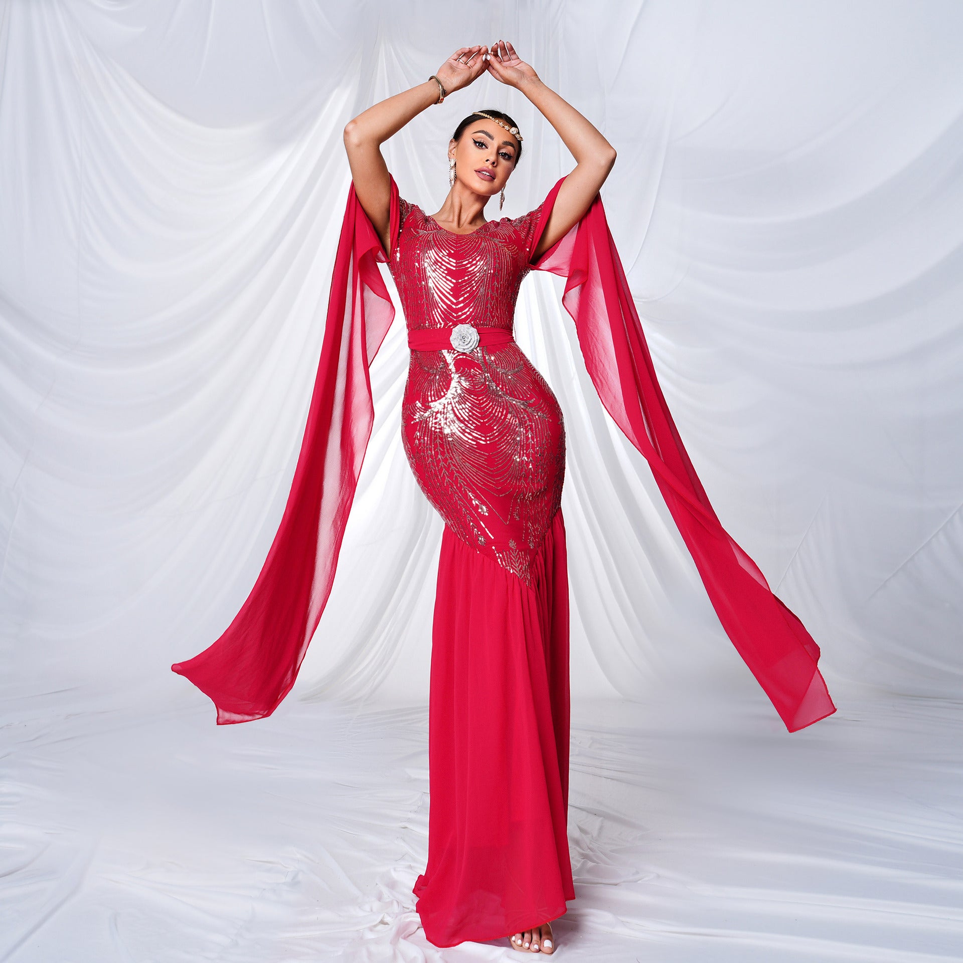 Robe de soirée fourreau sirène à sequins, manches longues et col rond, coupe ajustée, style cocktail, haut de gamme.