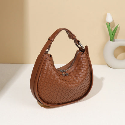 Woven Bag Women Woven Bag Idle Soft Leather Textured Oval Saddle Hand Carrying Selenodont Bag