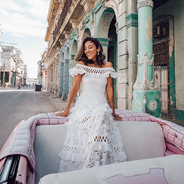 Vestido largo de verano con hombros descubiertos, volantes, aberturas y dobladillo ancho de encaje para mujer