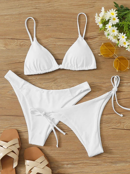 Traje de baño de tres piezas con abertura en el bikini para mujer
