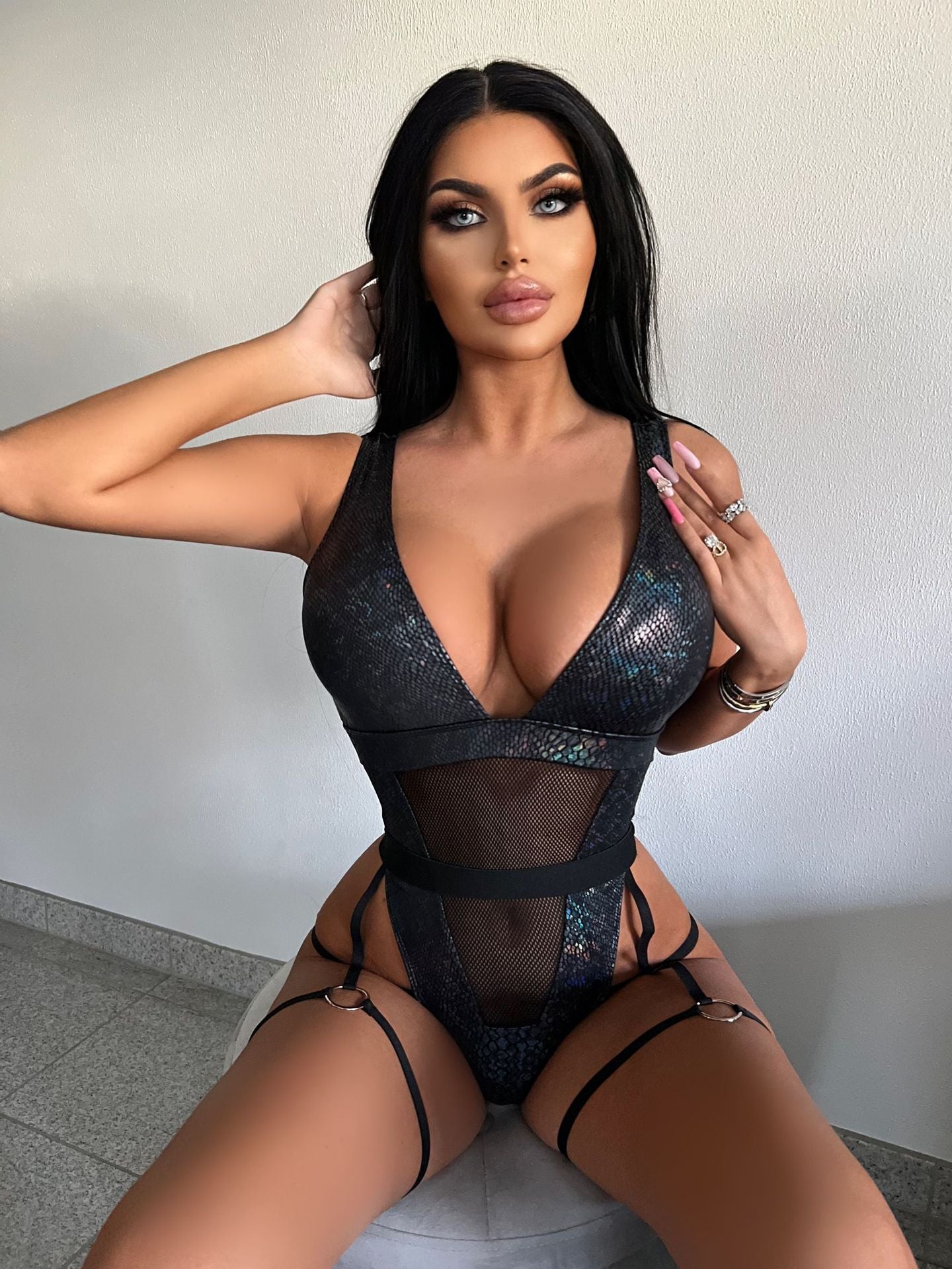 Bañador de una pieza sexy con escote pronunciado en V y costuras de malla bronceada para mujer
