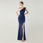 Robe de soirée sexy asymétrique en satin, coupe ajustée, fente haute et ourlet asymétrique, style sirène, idéale pour dîner, mariage ou réseaux sociaux.
