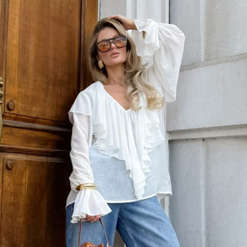Blusa de gasa blanca con cuello en V y mangas acampanadas con volantes y textura otoñal para mujer