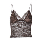 Débardeur bandeau sexy en dentelle transparente à fines bretelles, coupe ajustée et décolleté plongeant.