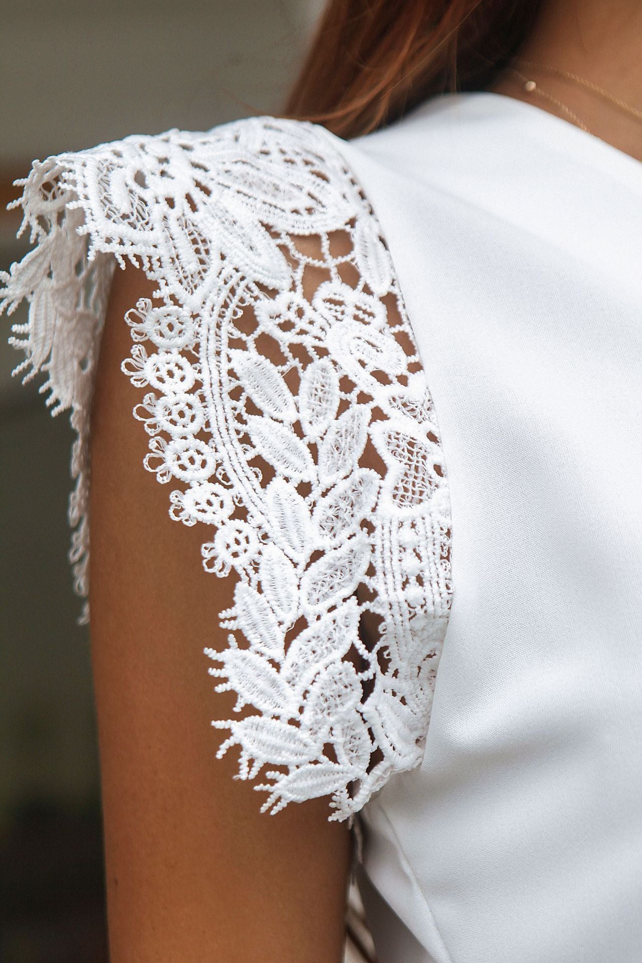 Chemise d'été en mousseline à manches courtes et col en V, couleur unie, avec dentelle et manches en V, pour femmes