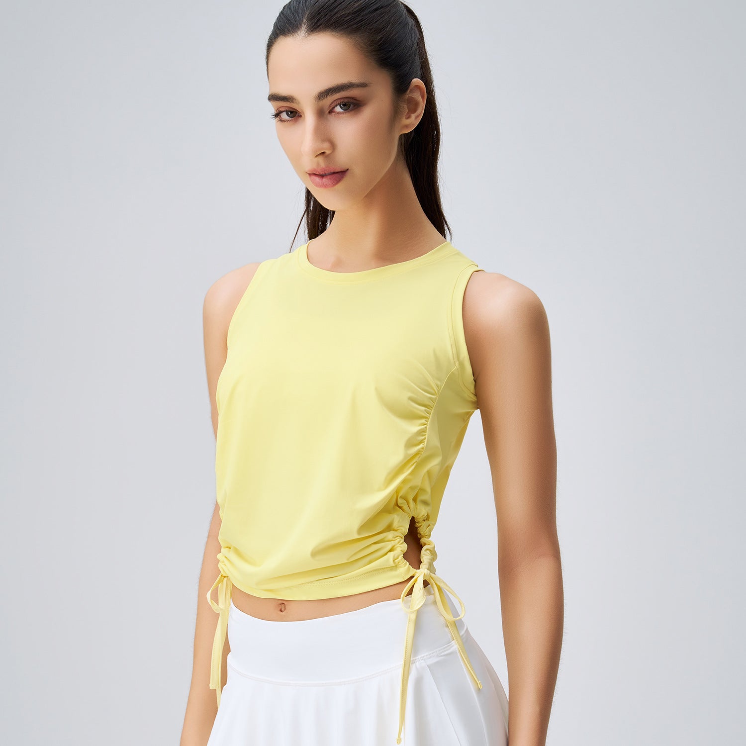 Haut de yoga pour femme, idéal pour le printemps et l'été, avec protection solaire. Débardeur professionnel haut de gamme et tendance pour le sport. Chemisier à séchage rapide.