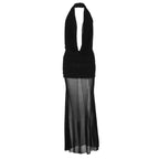 Ensemble deux pièces robe en résille assortie, dos nu ajouré, décolleté plongeant en V et hanches.